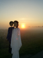 Tsuru und Jutaro bei Sonnernaufgang. (C) by Cassiopeia Theater